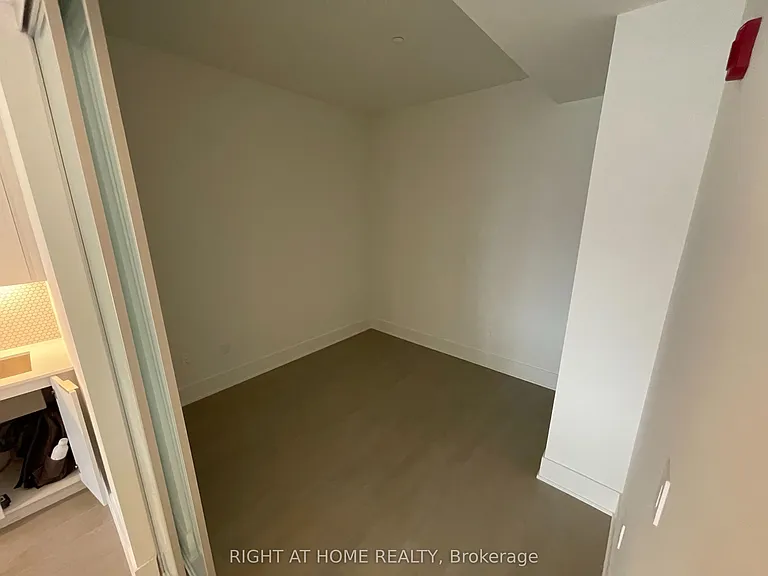 495 Logan Ave #412 — Photo 10