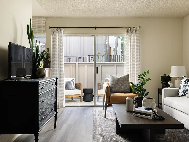 Cerritos — Photo 8