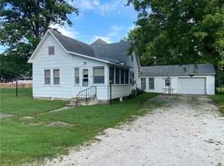 14 E Bond St, Martinsville, IL 62442