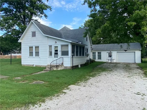 14 E Bond St, Martinsville, IL 62442