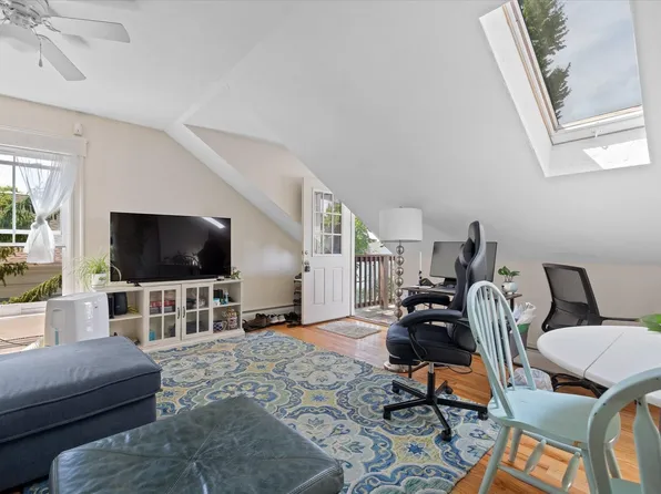 16 West St APT 3, Worcester, MA 01609