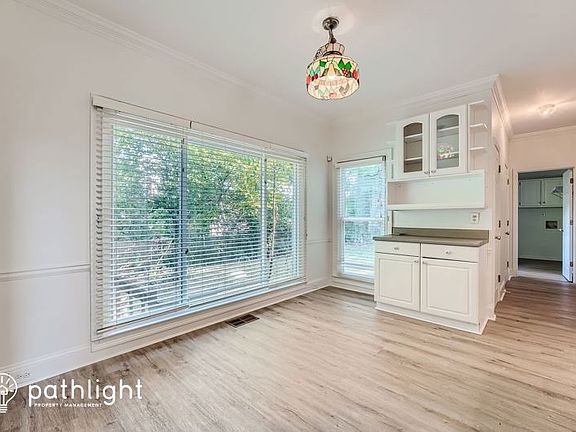 5th image of 1907 De Winton Pl