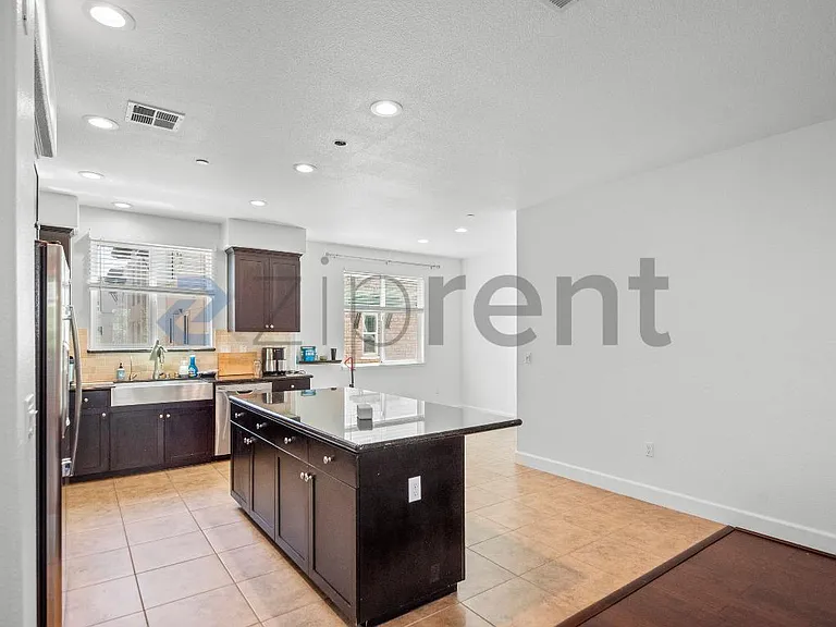5279 Iron Horse Pkwy — Photo 9