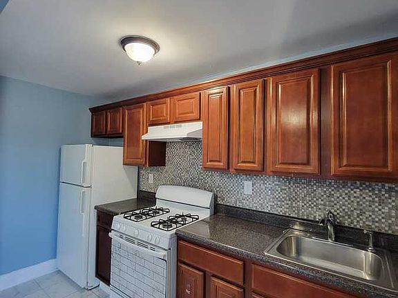 4th image of 147 Oliver Ave #1B
