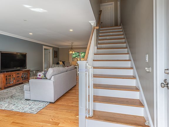 3rd image of 135 Crescent St APT 4