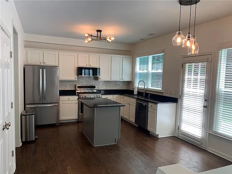 3470 Stoneham Dr — Photo 8