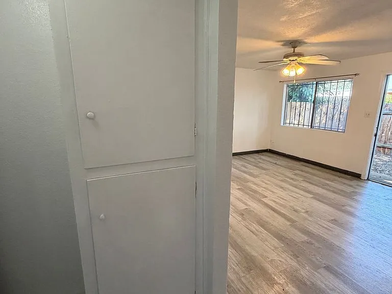 1033-1037 Alvarado Dr SE — Photo 25