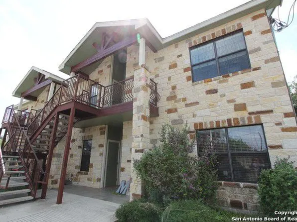 910 Pine St #A201, Floresville, TX 78114