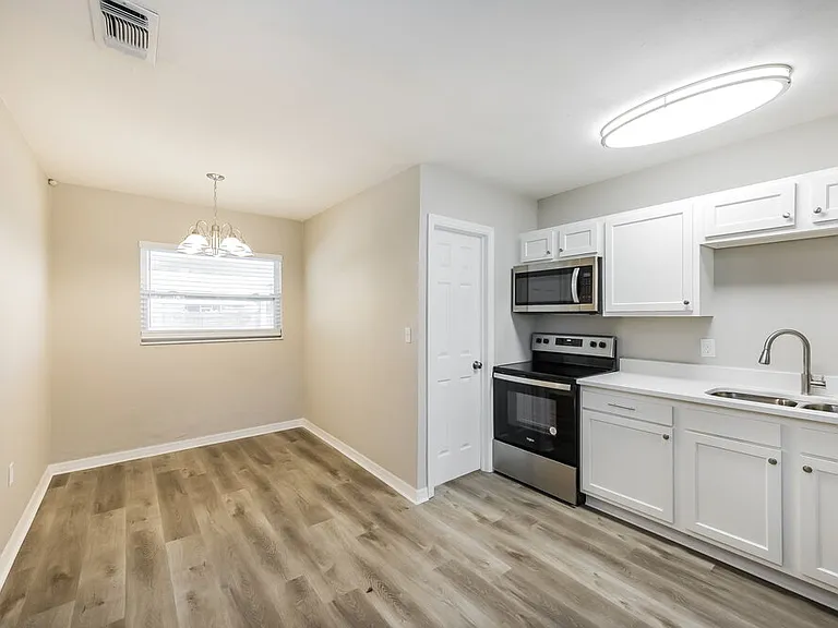 5 Victoria Dr — Photo 7