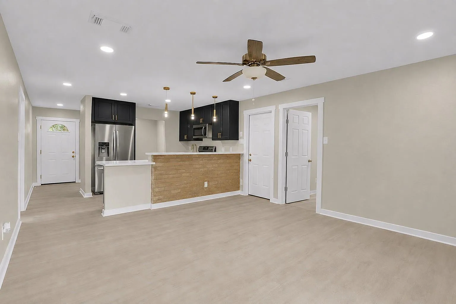 3 bed, 2.0 bath, 1254 sqft, $1,950 — Photo 2