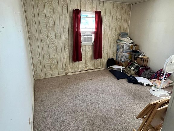 3rd image of 913 Hawley St