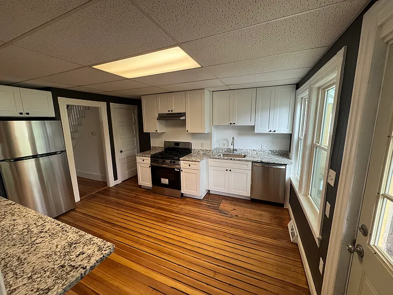 4 Clinton St — Photo 1