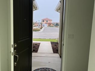 1563 Crimson Way, Dinuba, CA 93618