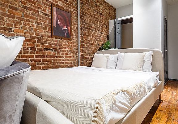 2nd image of 1626 2nd Ave APT 1S