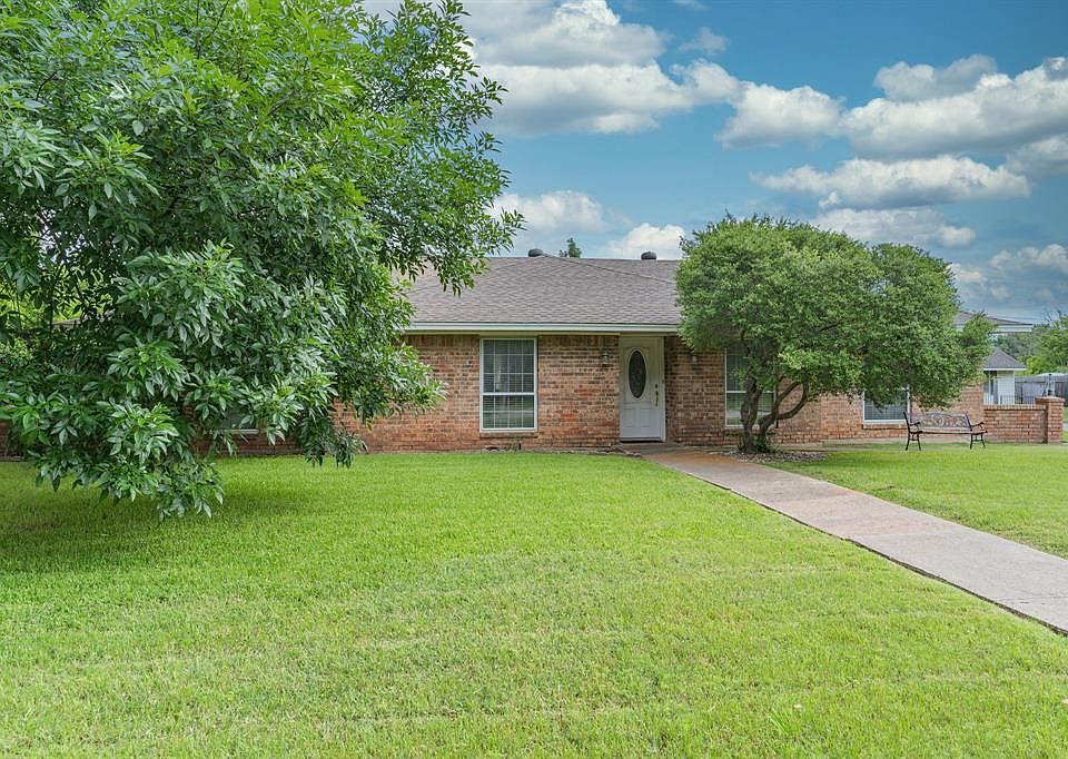 1st image of 121 Villa Park Dr