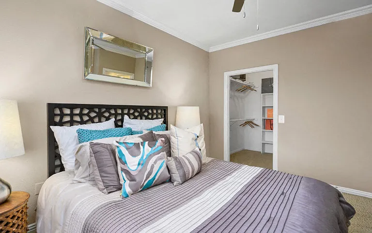 Lanesborough Apartments — Photo 44
