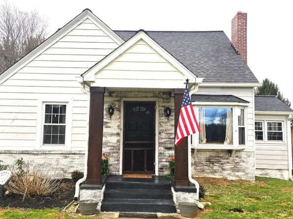 2021 Coles Knob Rd NE, Check, VA 24072