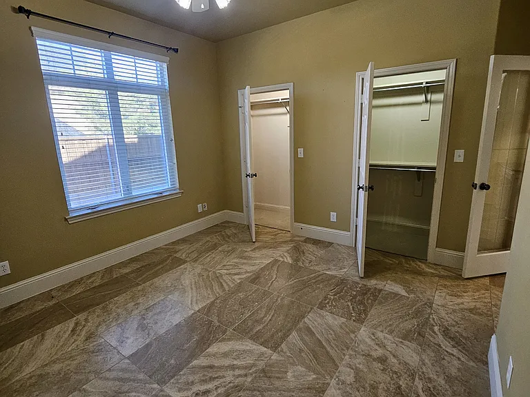 2505 Cambridge Dr — Photo 8