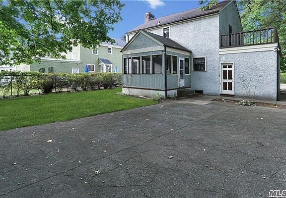 4th image of 80 Wright Ave