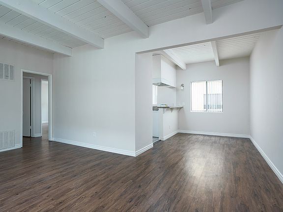 3rd image of 5418 Willowcrest Ave #4