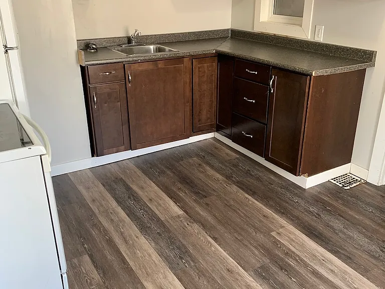 852 Retallack St — Photo 1