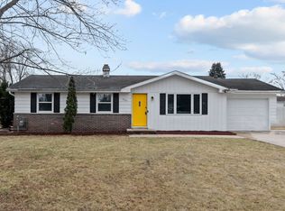 2655 Sunray Ln, Green Bay, WI 54313