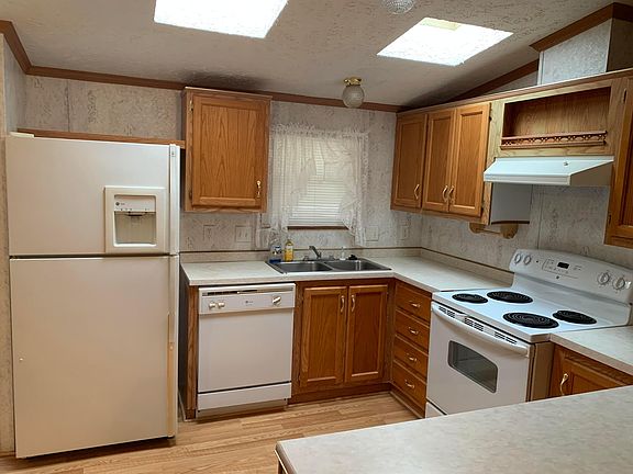 5th image of 82 E Washington St