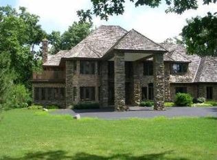 13530 Lucky Lake Dr, Lake Forest, IL 60045