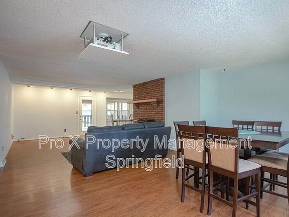 3rd image of 1714 W Swan St