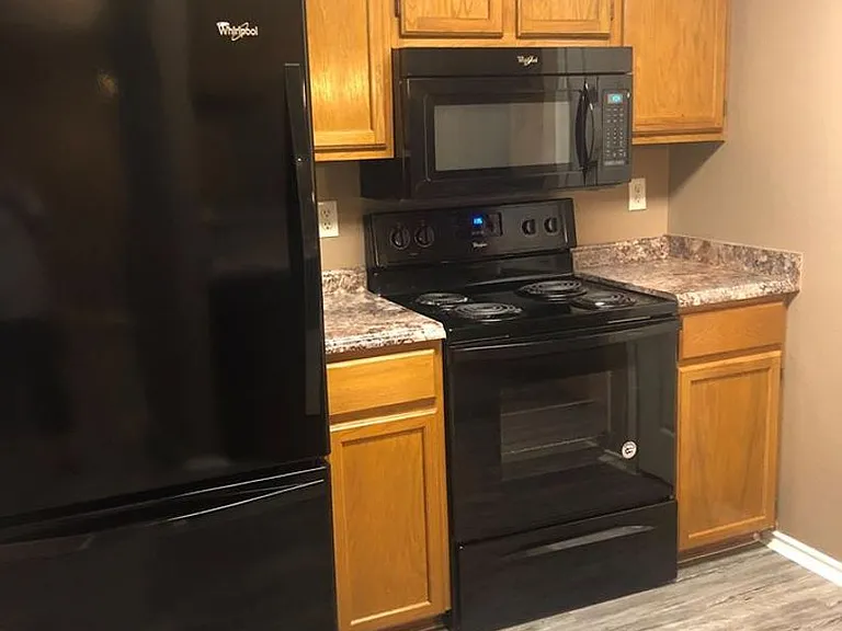 Country View Apartments — Photo 16