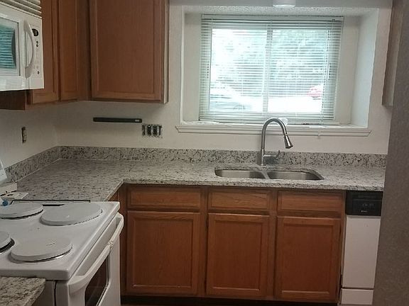 4th image of 2421 Trenton Cir