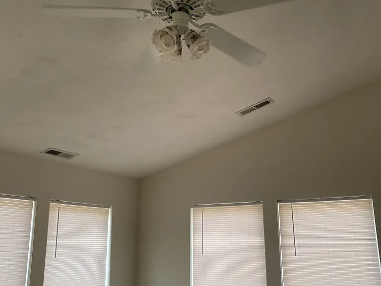 1444 Devon Ln — Photo 4