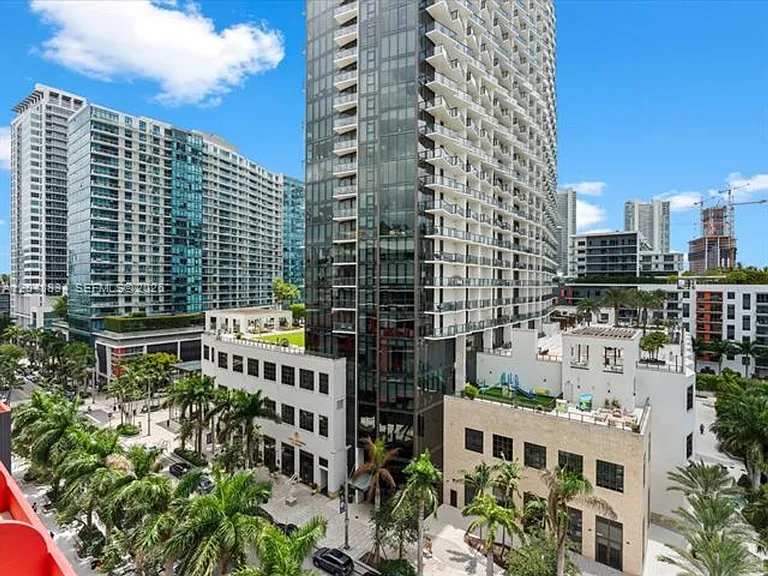 90 NE 32nd St #CU-901 — Photo 30