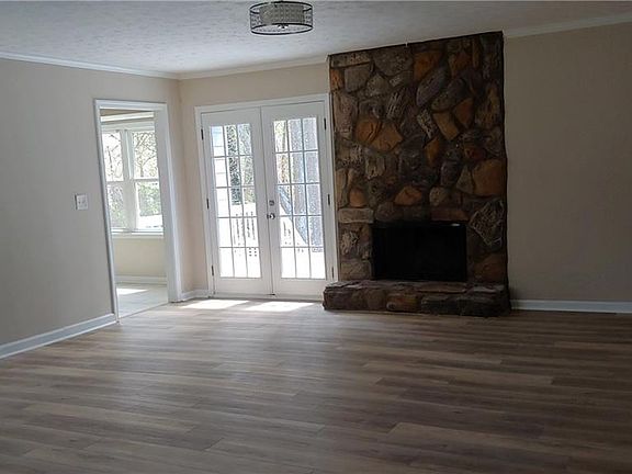 3rd image of 1118 Blazing Rdg