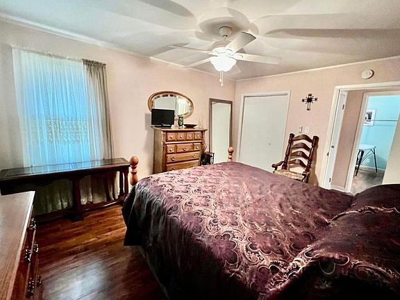 5th image of 541 Sullivan St