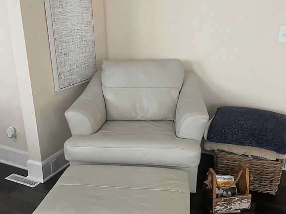 5th image of 808 Blaine Ave