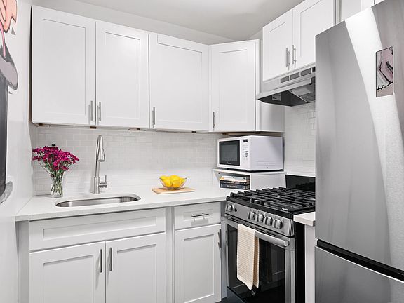 3rd image of 88 Bleecker St APT 1B