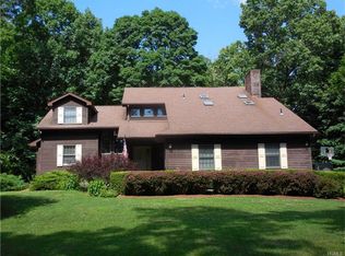 2 Five Oaks Dr, Newburgh, NY 12550