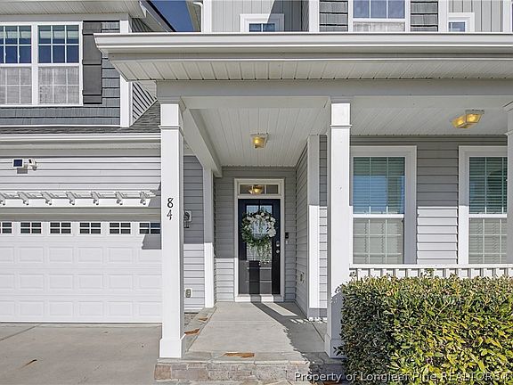 3rd image of 84 Torrington Rdg