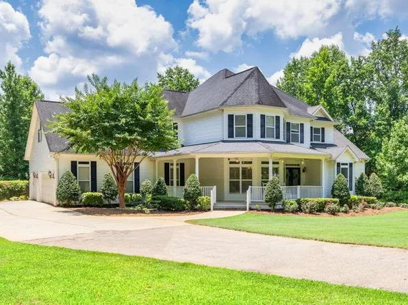 385 Primrose Ln, Pendergrass, GA 30567