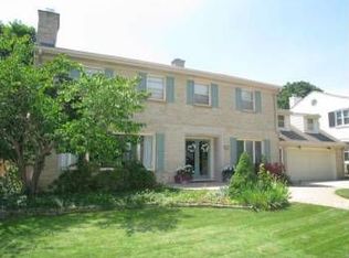 5117 N Palisades Rd, Whitefish Bay, WI 53217