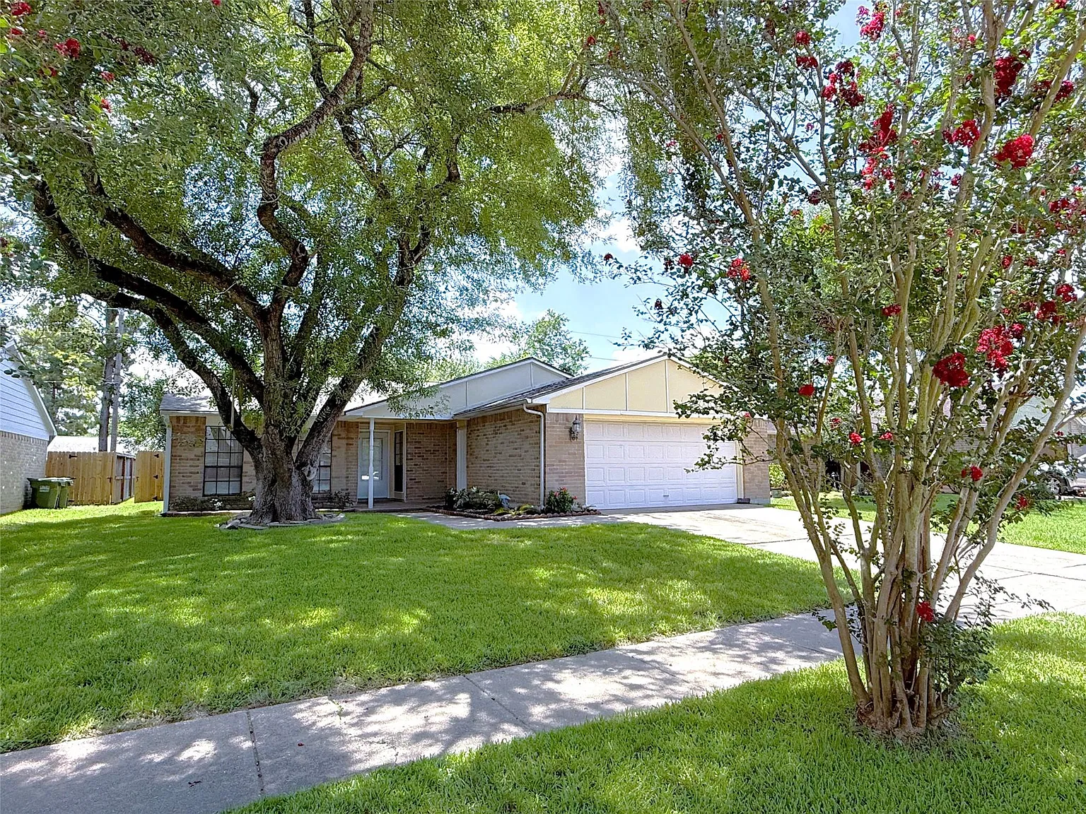 4 bed, 2.0 bath, 1723 sqft, $1,900 — Photo 4