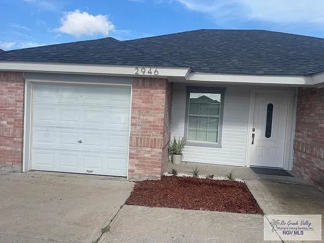 4 bed, 2.0 bath, 1500 sqft, $1,800 — Photo 2