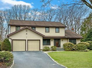 7 Patricia Ln, South Setauket, NY 11720