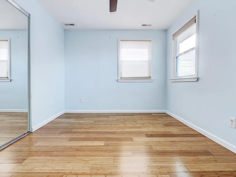 361 N Richmond Ave — Photo 14