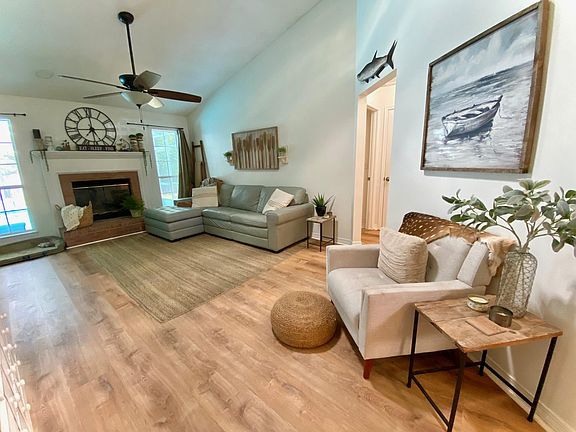 3rd image of 1533 Valparaiso Blvd