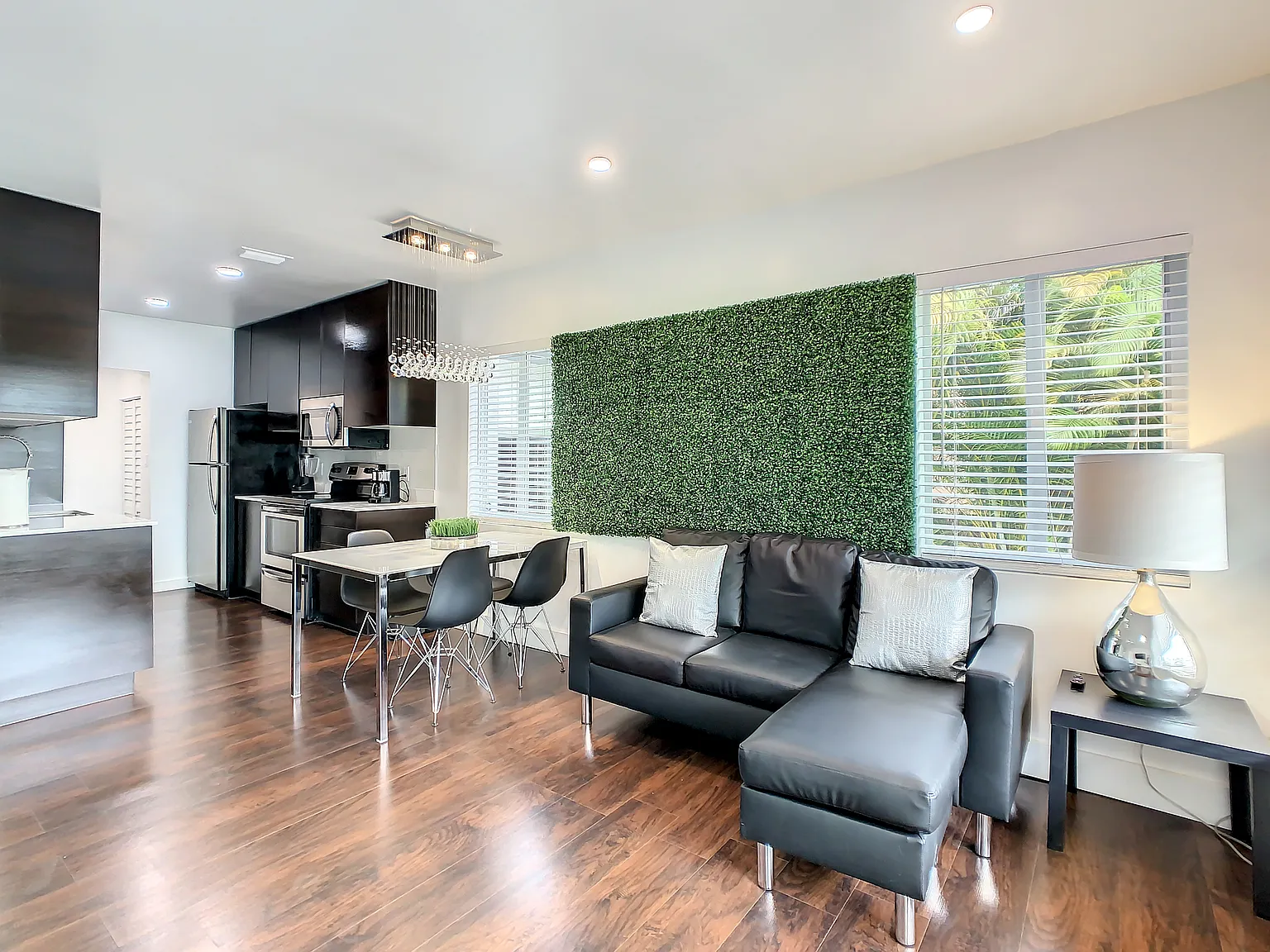 2 bed, 1100 sqft, $3,500 — Photo 3