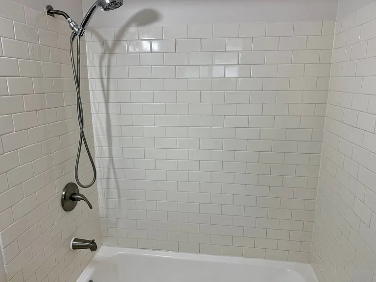 Cool Reed College One Bedroom — Photo 11