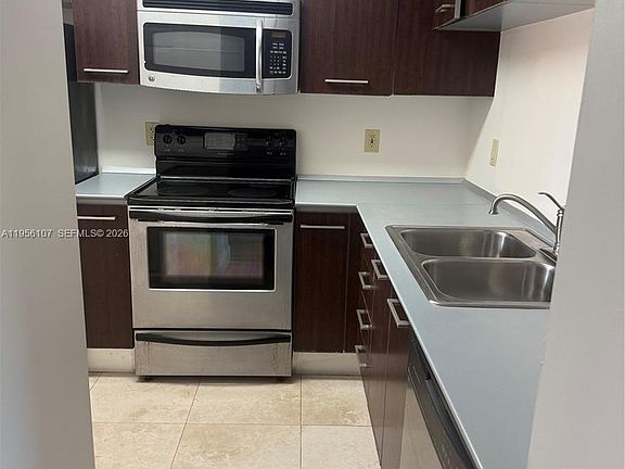 4th image of 759 NW 92nd Ave #759