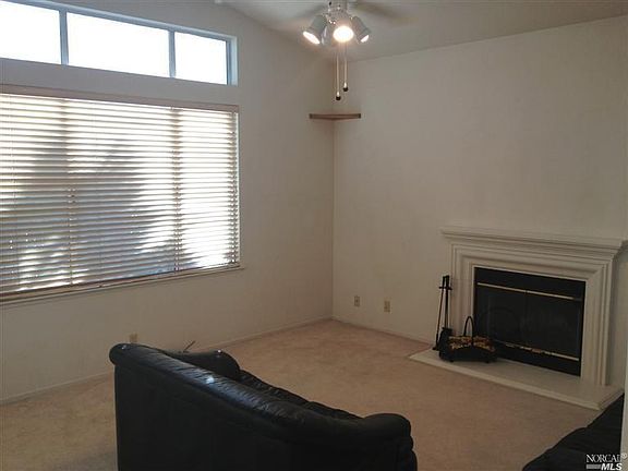 5th image of 909 Tipperary Dr